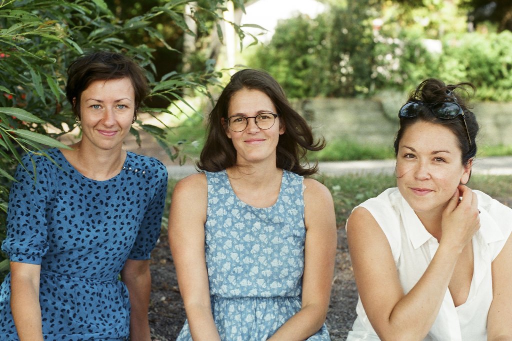 De gauche à droite : Josiane Bernier, Audrey Marchand et Laurence P Lafaille | Crédit photo : Llamaryon