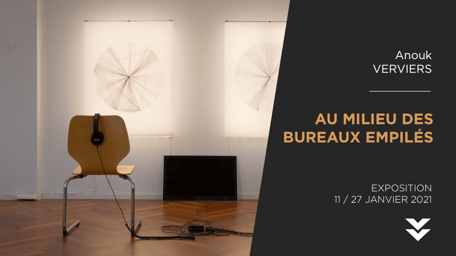 AU MILIEU DES BUREAUX EMPILES | Installation | Anouk VERVIERS